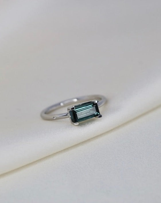 Nord Green Ring - 18kt Hvitt Gull