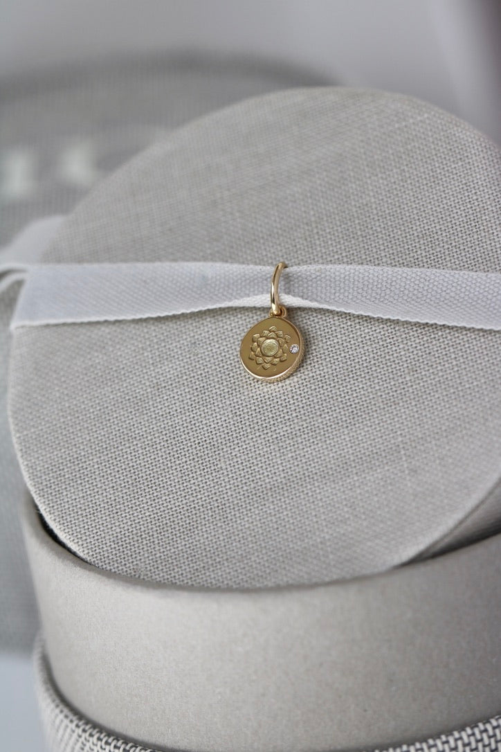 Inner Peace Krone Chakra Anheng - 18kt Gult Gull