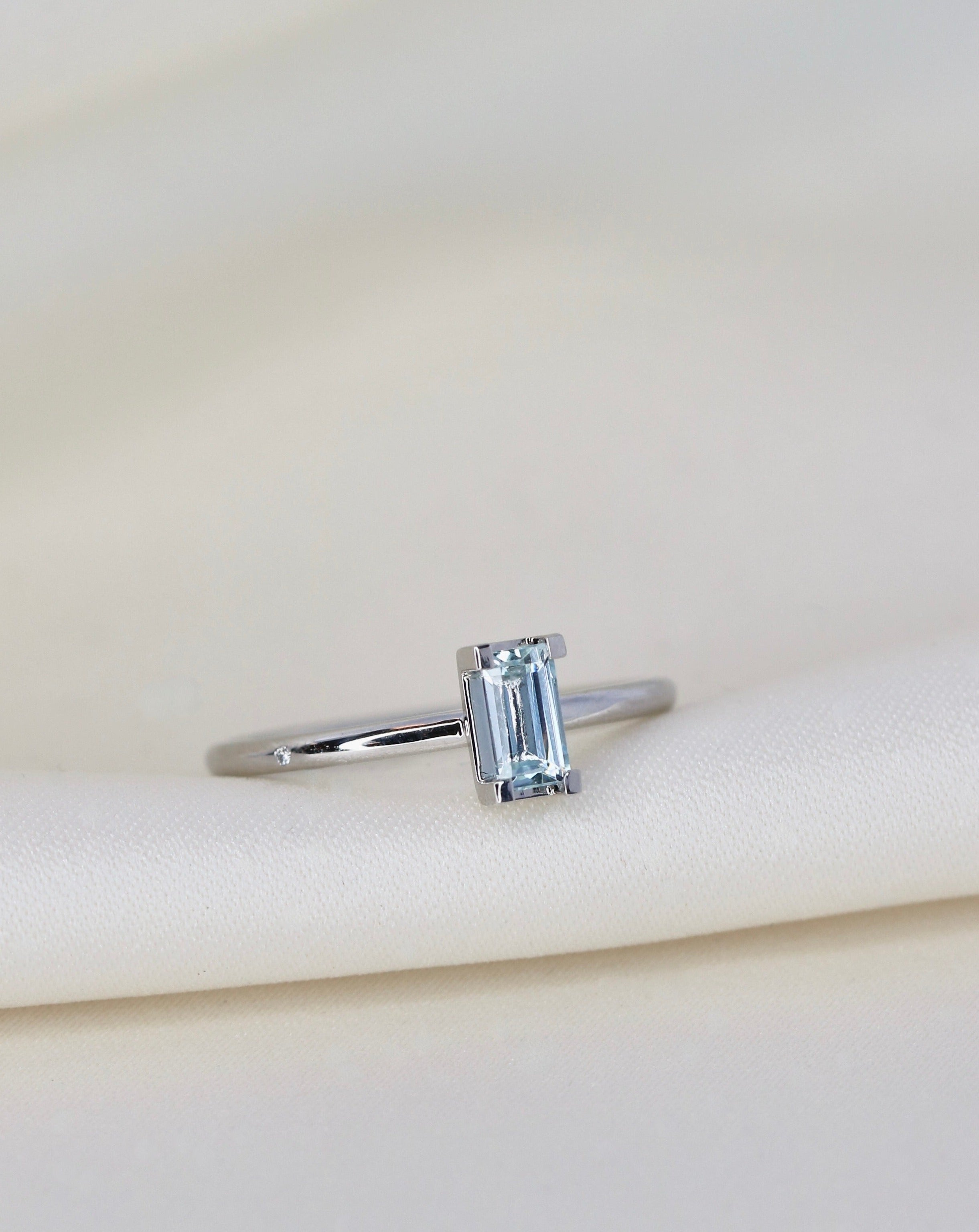 Nord Blue Ring S Turned - 18kt Hvitt Gull