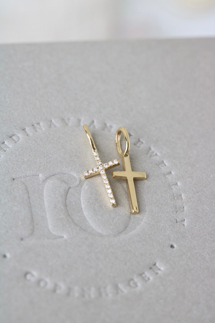 Symbols Kors Diamant Anheng - 18kt Gult Gull