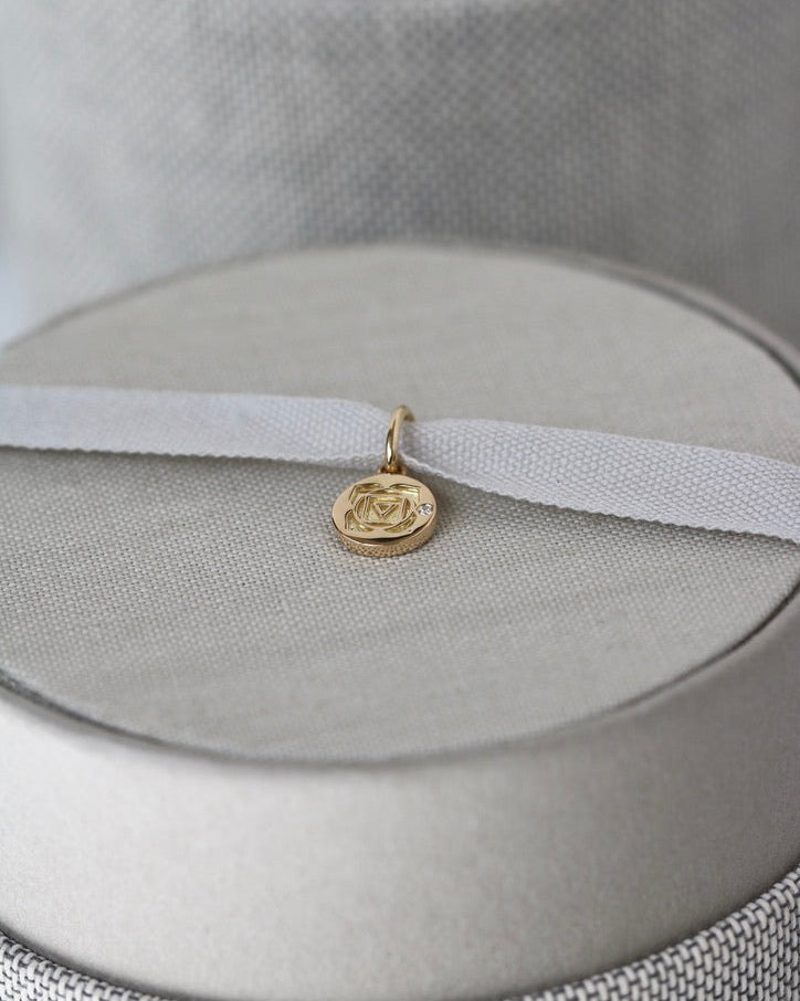 Inner Peace Rotchakra Anheng - 18kt Gult Gull