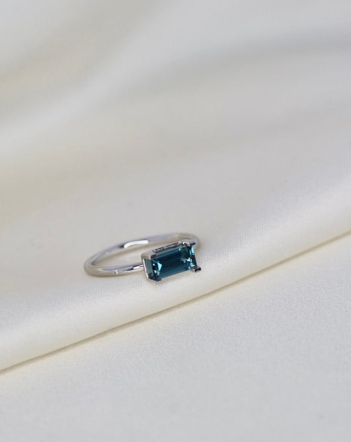 Nord London Blue Ring - 18kt Hvitt Gull