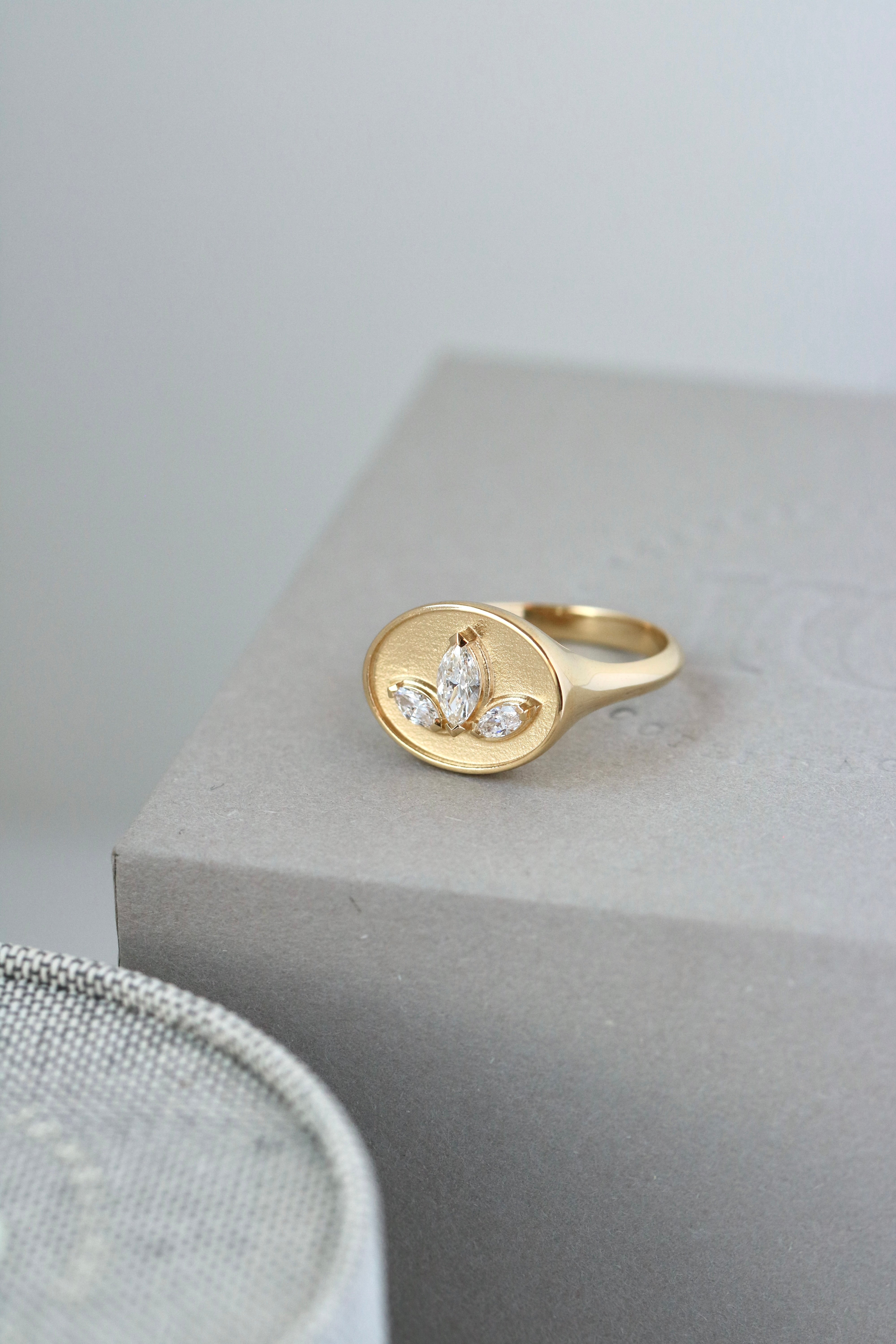 Inner Peace Lotus Diamantring - 18kt Hvitt Gull