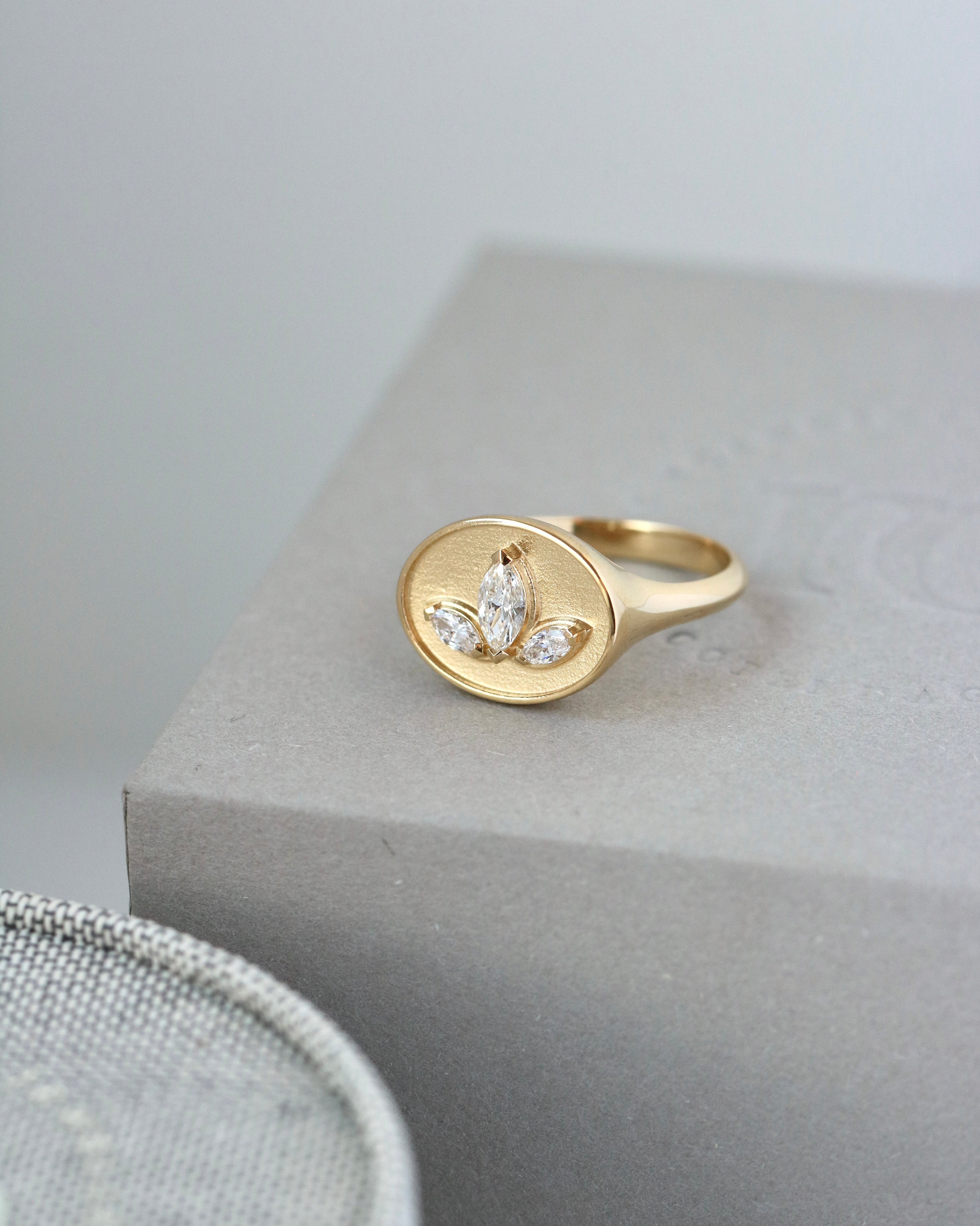Inner Peace Lotus Diamantring - 18kt Hvitt Gull