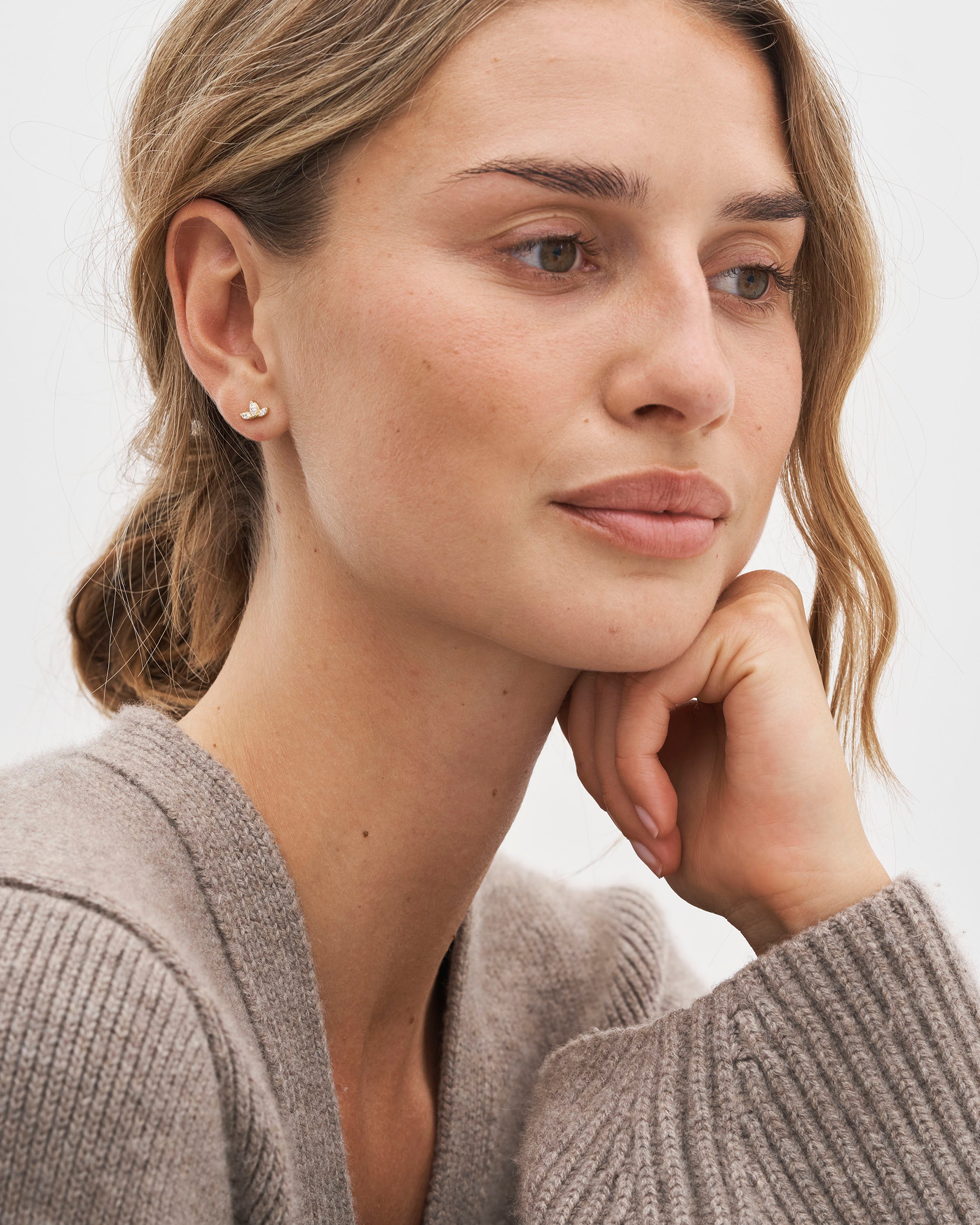 Inner Peace Lotus diamant ørestikk – 18kt Gult Gull