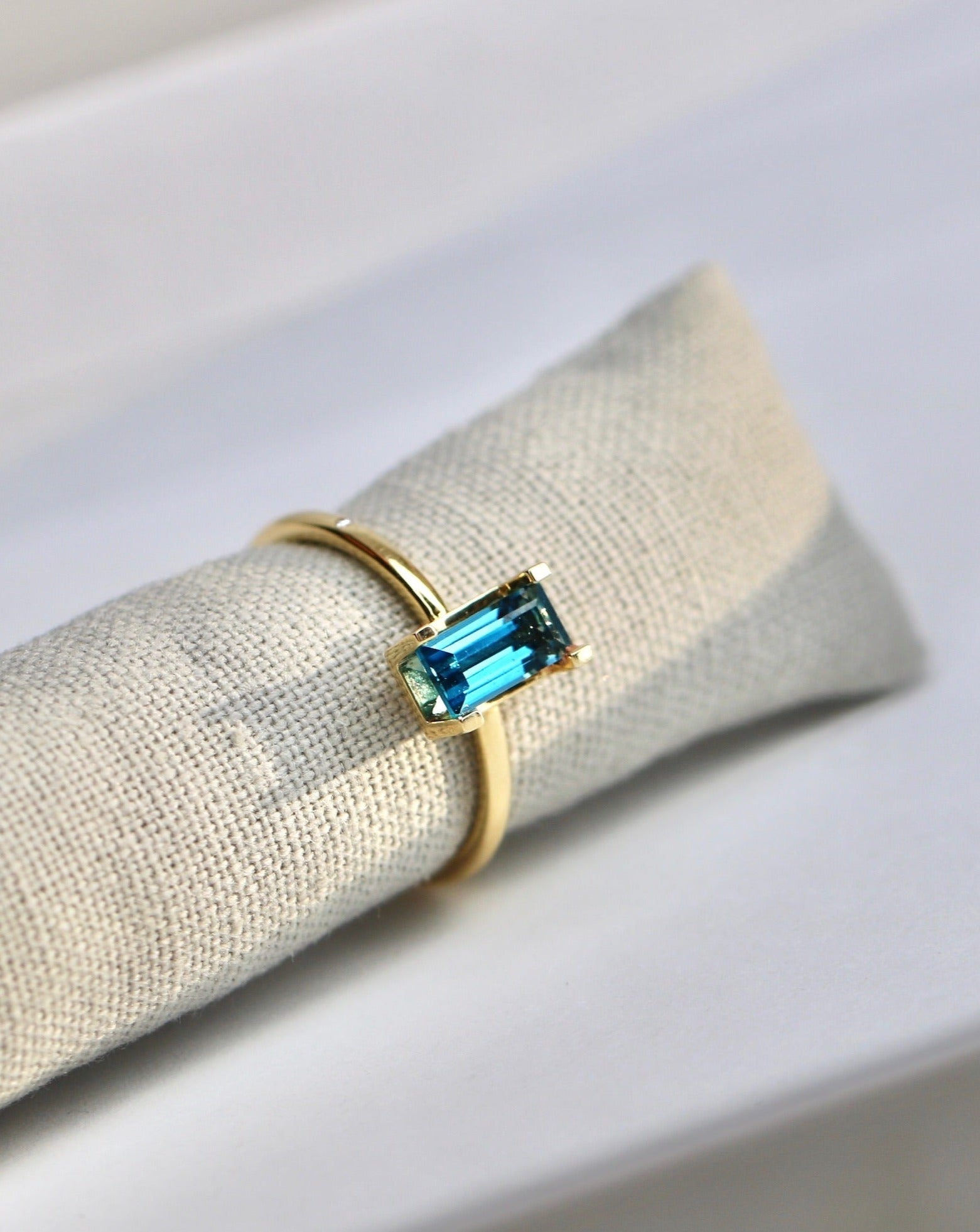 Nord London Blue Ring S Turned - 18kt Gult Gull