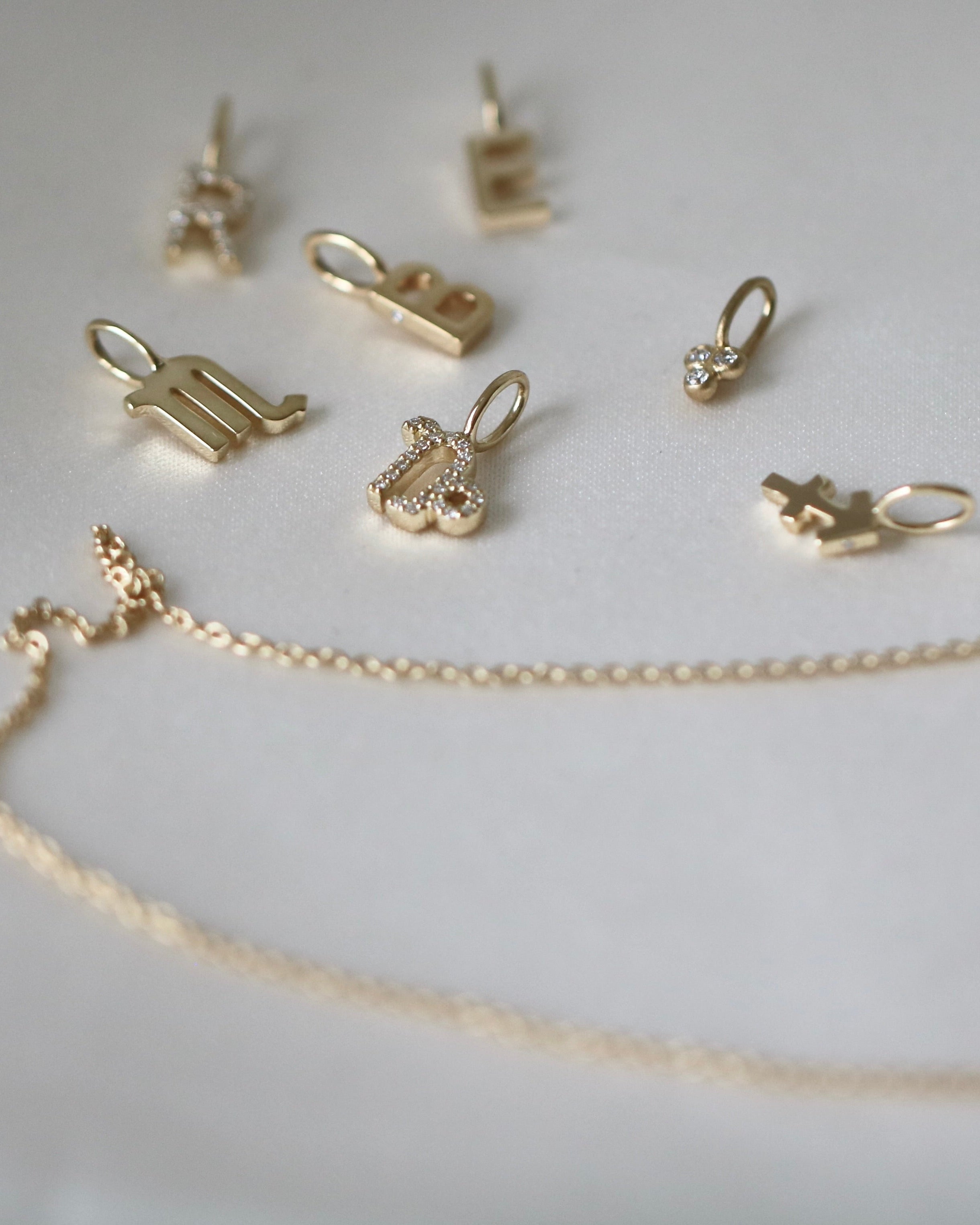 My Steinbukken Diamant Anheng - 18kt Gult Gull