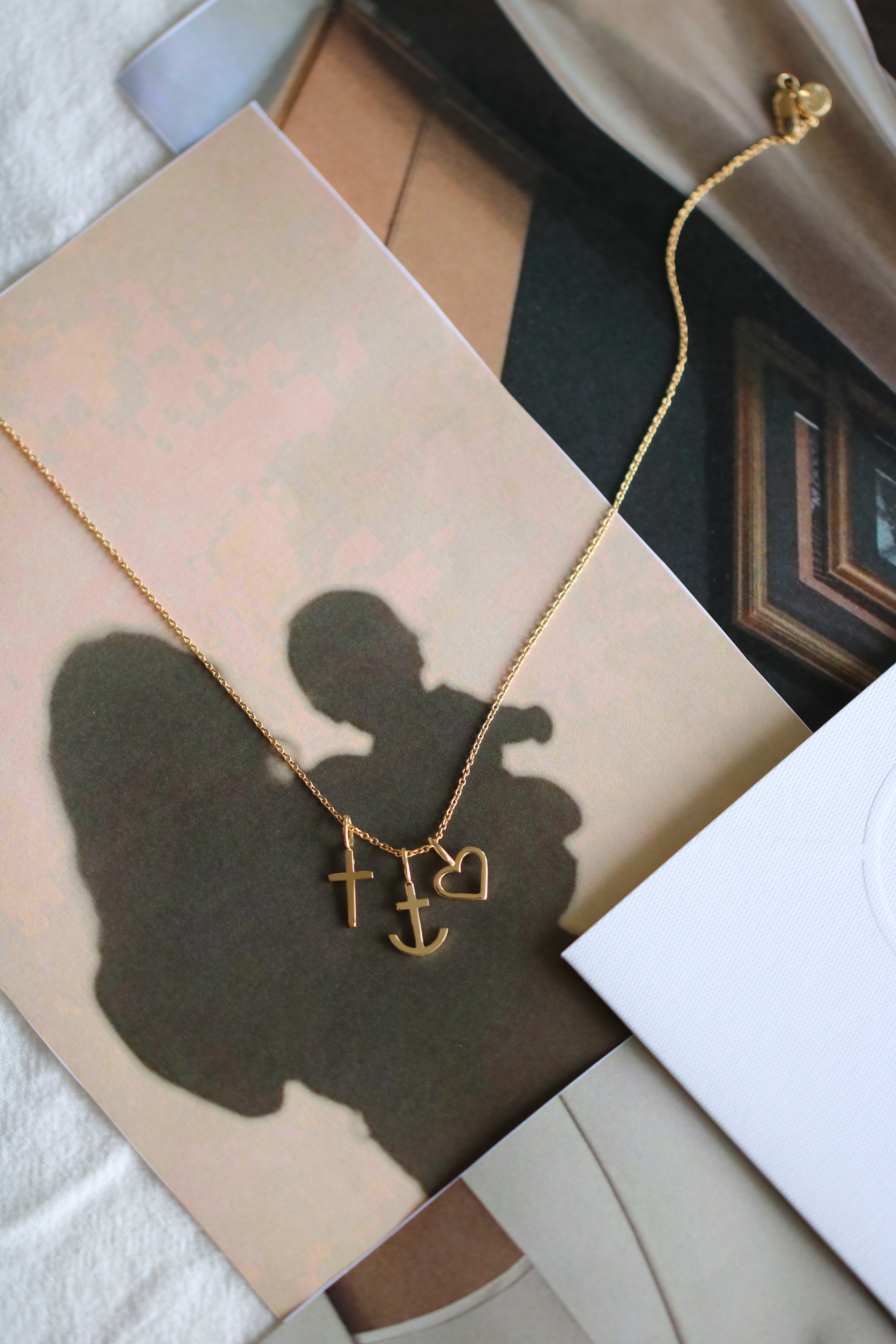 Symbols Open Heart Anheng - 18kt Hvitt Gull