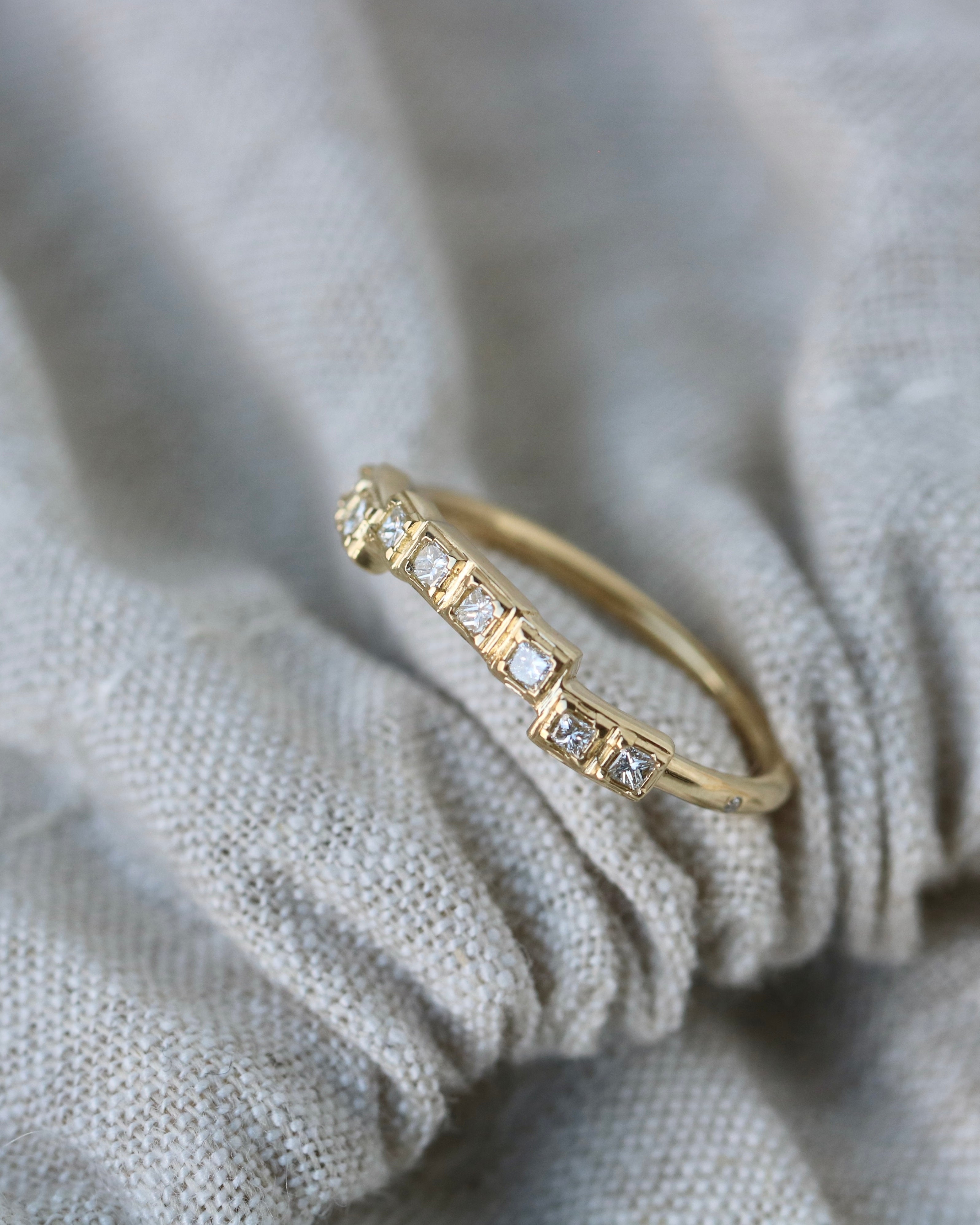 Raw Diamantring Curve - 18kt Gult Gull