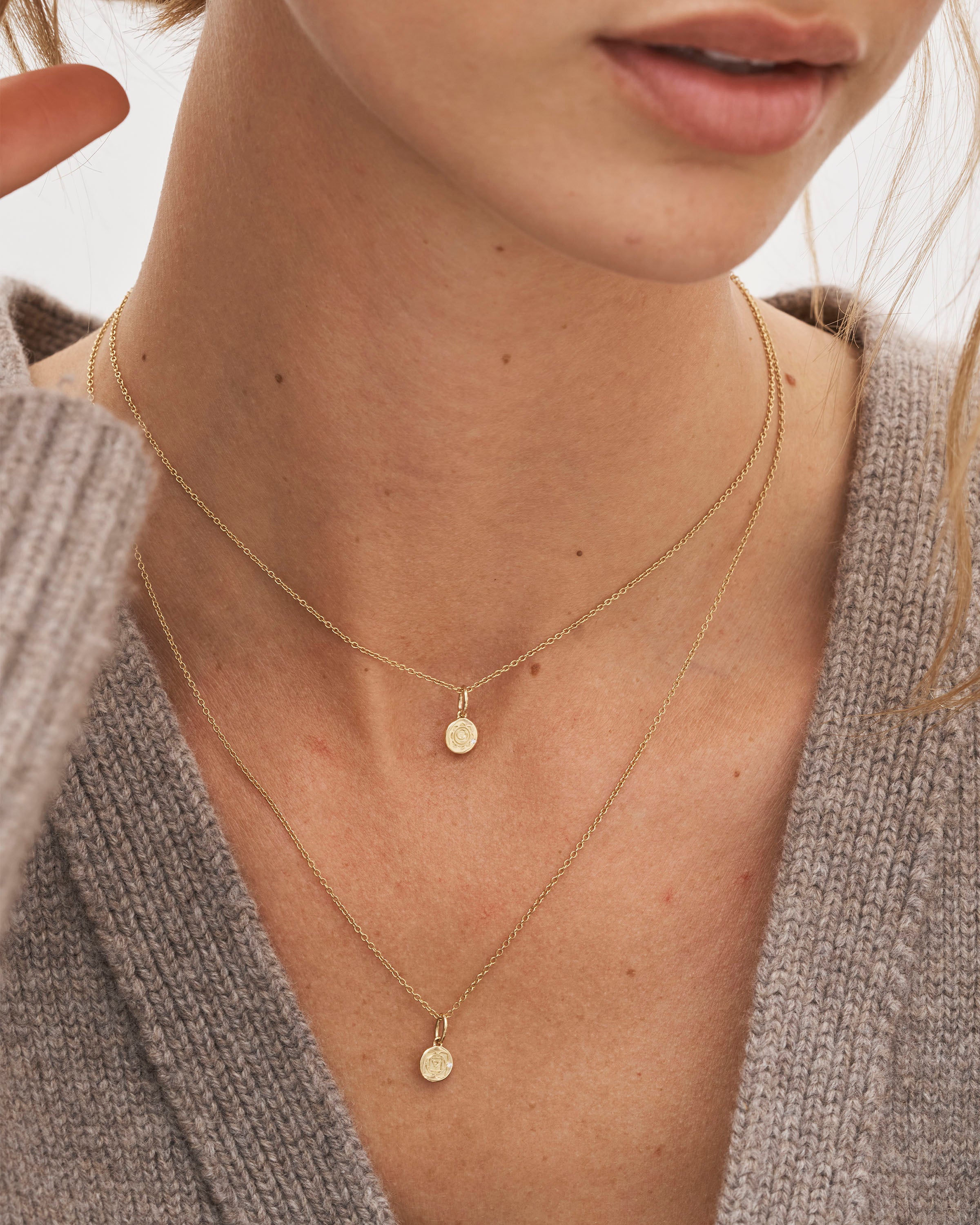 Inner Peace Halschakra Anheng - 18kt Gult Gull