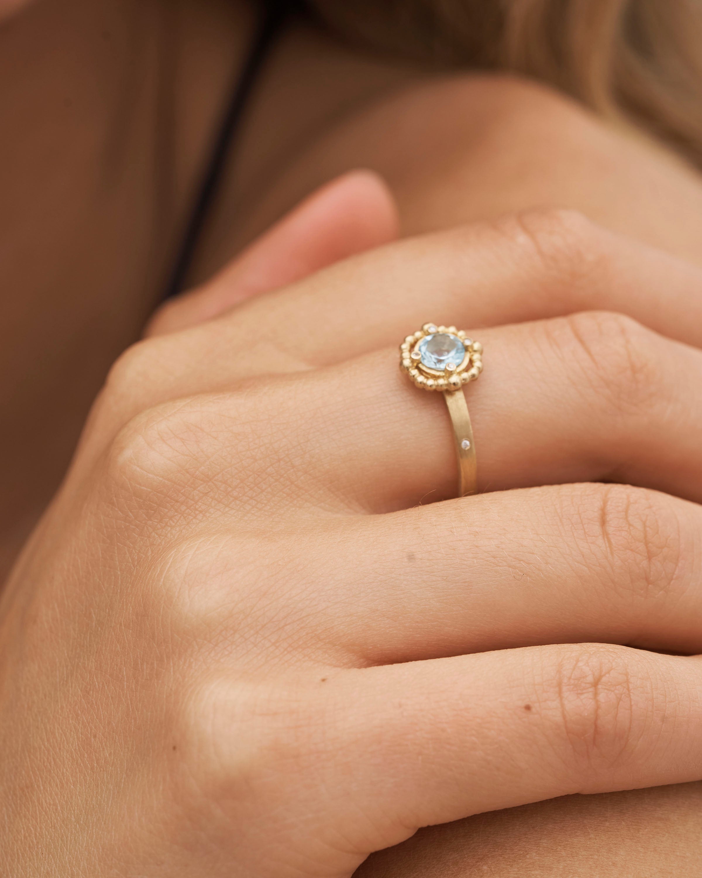 Orbit Blue Ring - 18kt Gult Gull