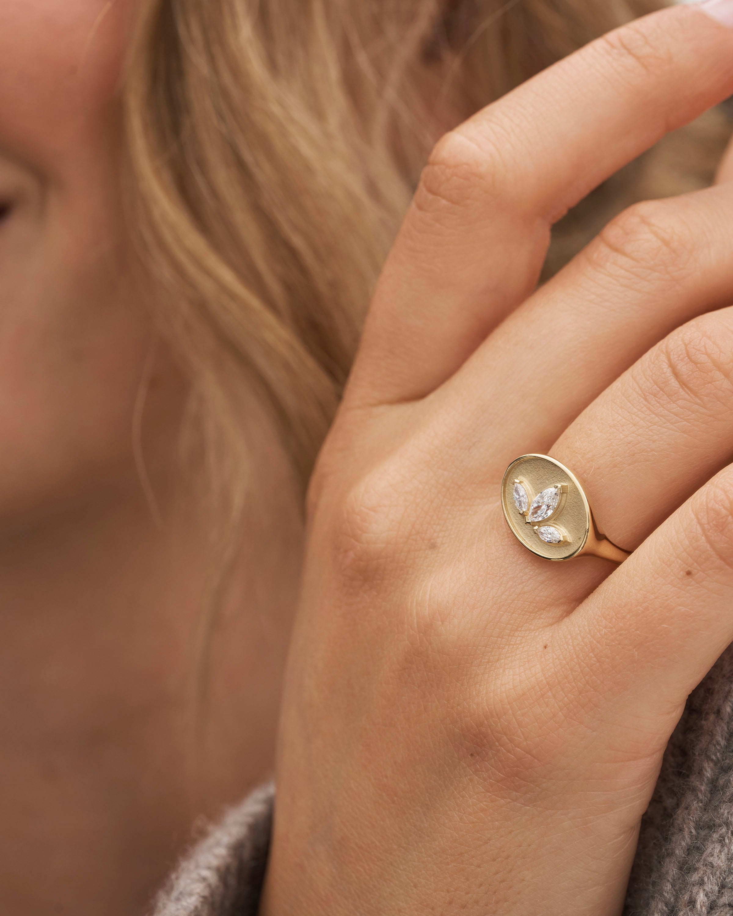 Inner Peace Lotus Diamantring - 18kt Gult Gull