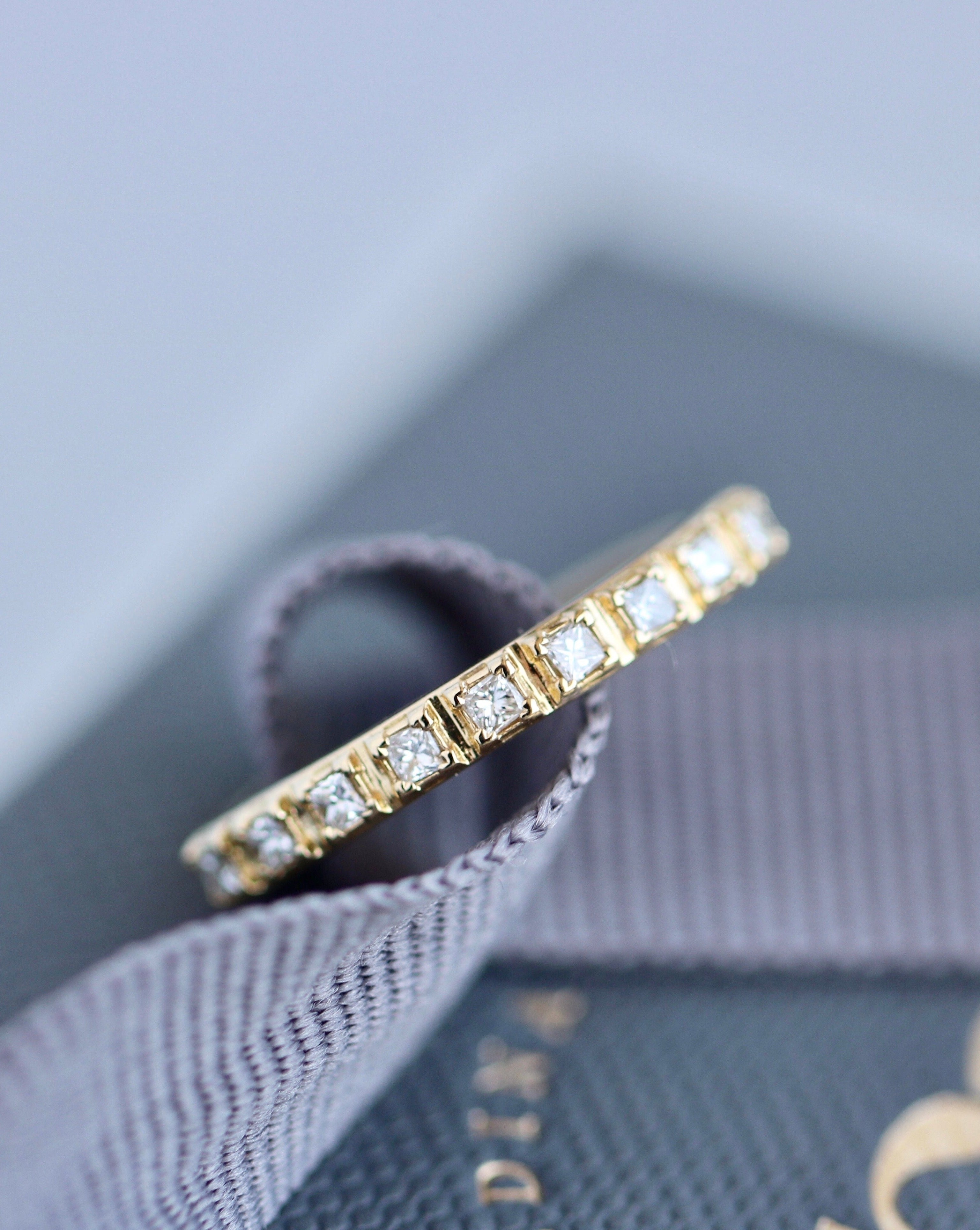 Rock Classic Diamantring Aligned - 18kt Gult Gull