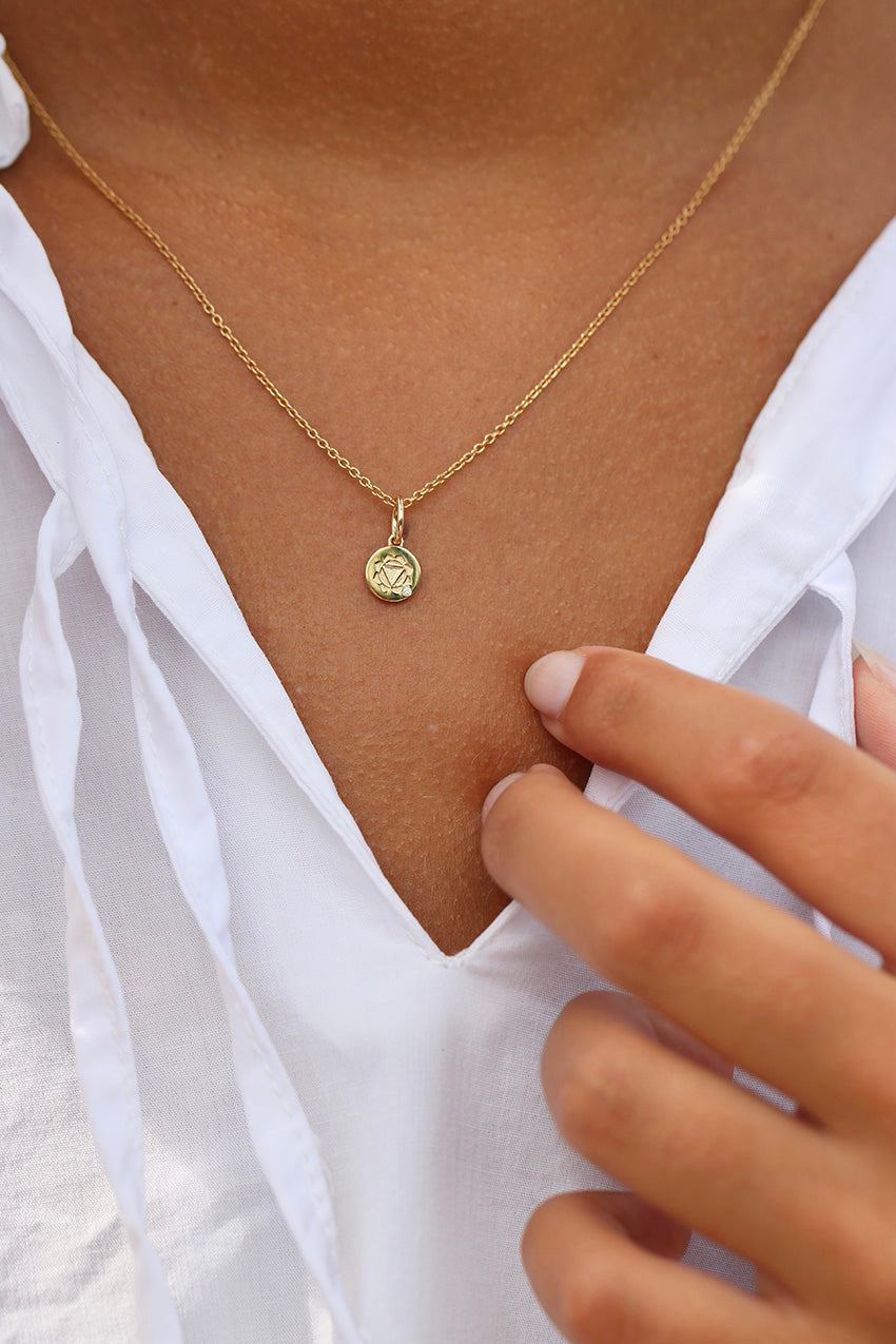 Inner Peace Solar Plexus Chakra Anheng - 18kt Gult Gull