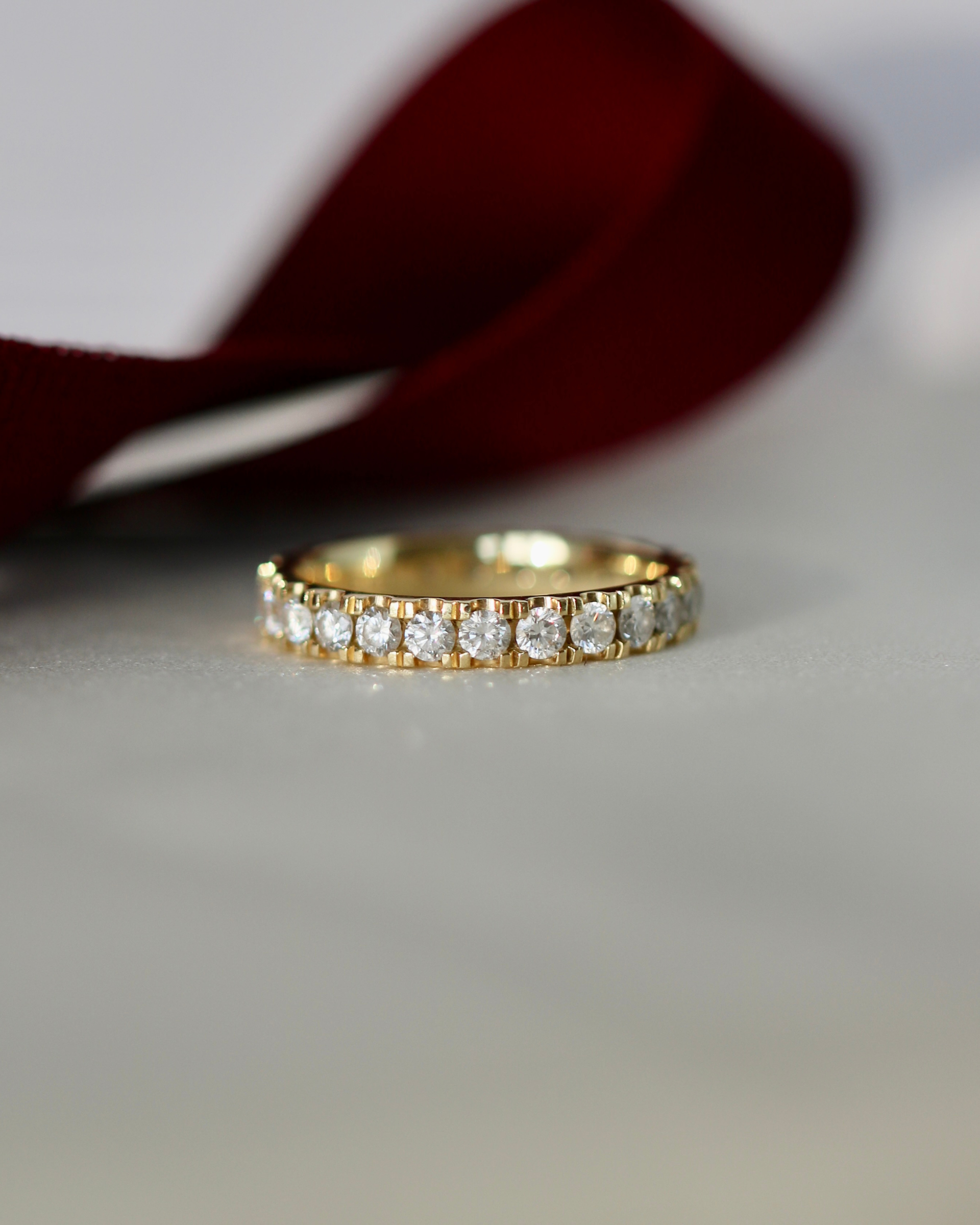Meant to Be Her Classic Diamantring - 18kt Gult Gull