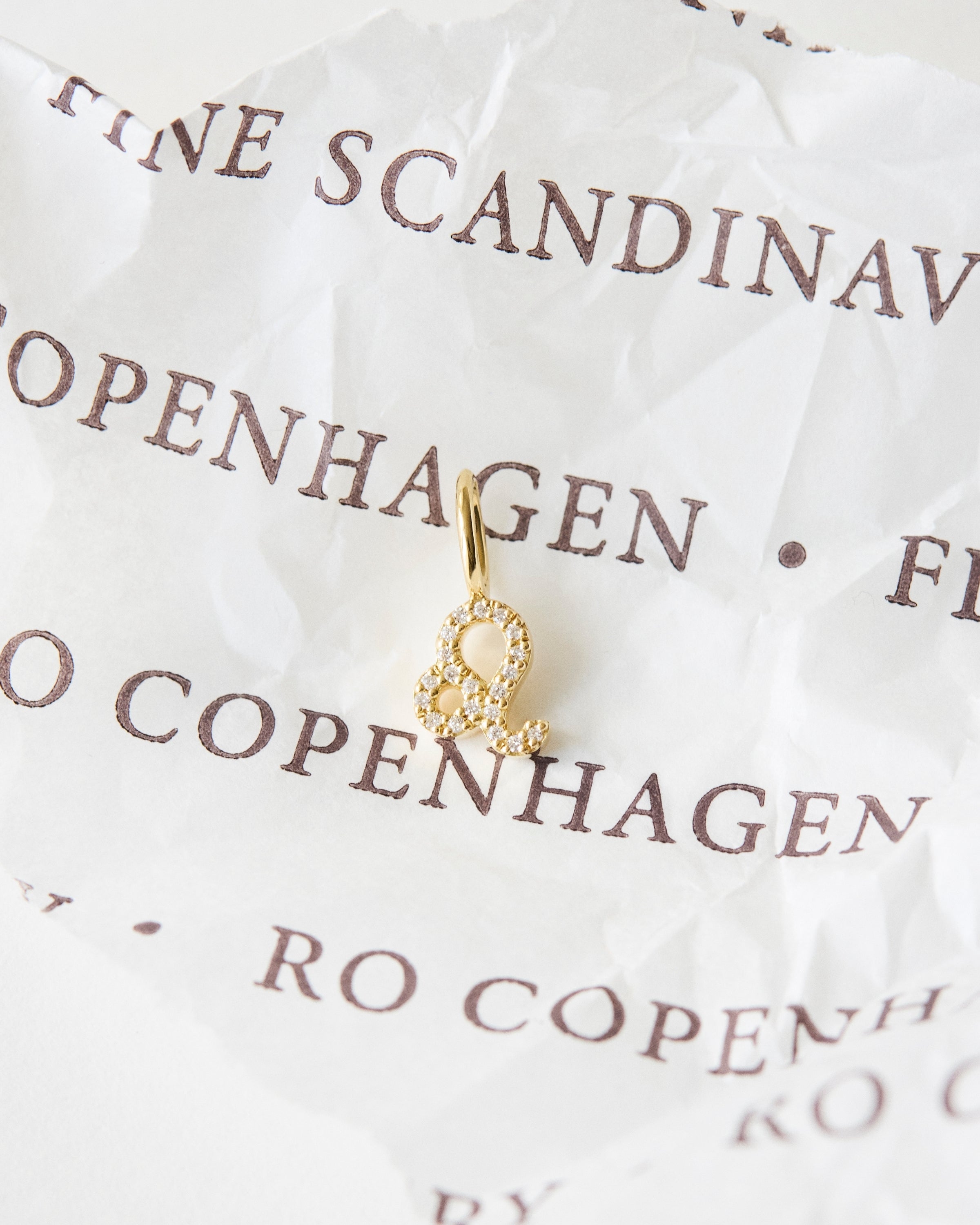 My Løven Diamant Anheng - 18kt Gult Gull