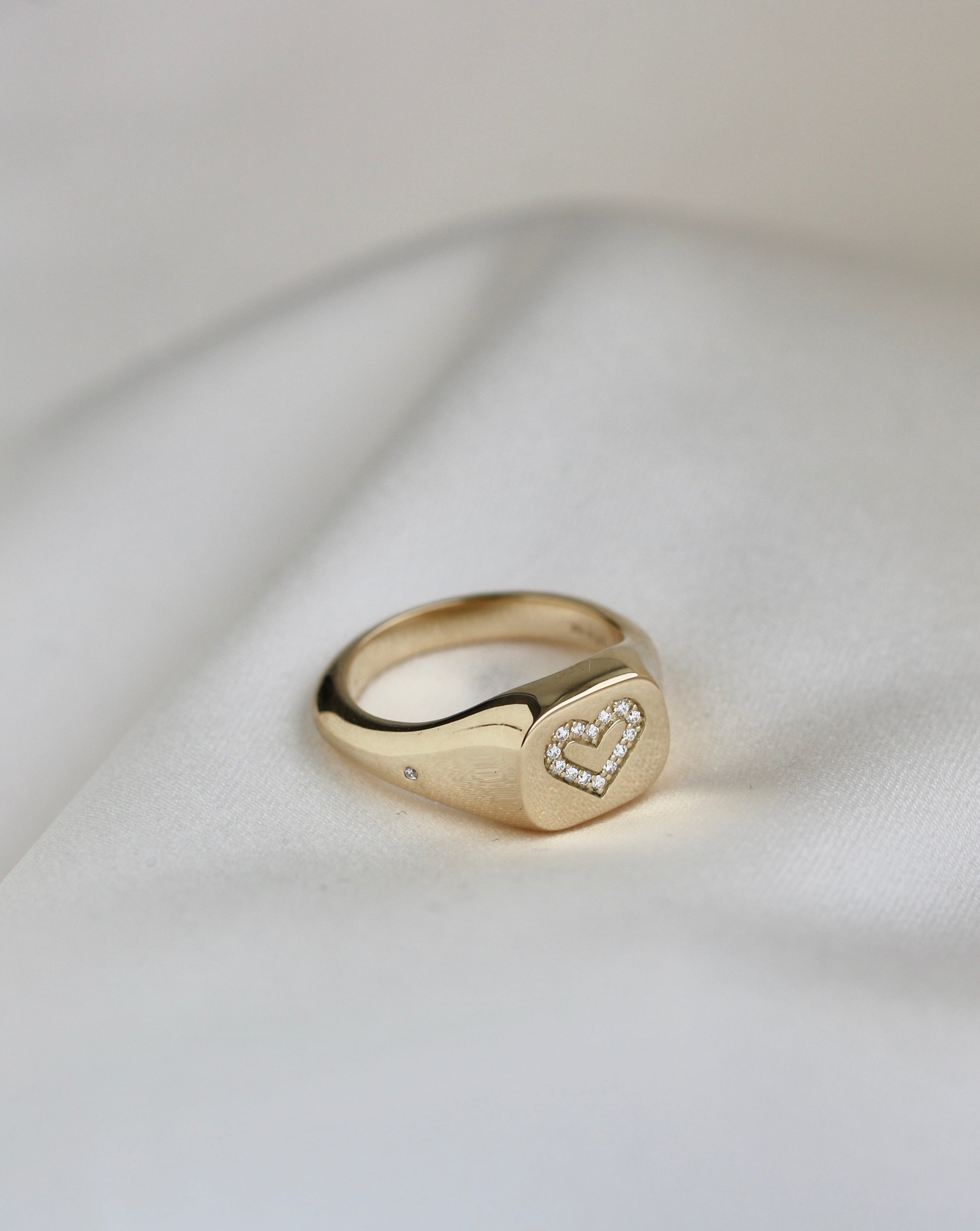Signet Heart Diamantring Solid - 18kt Gult Gull
