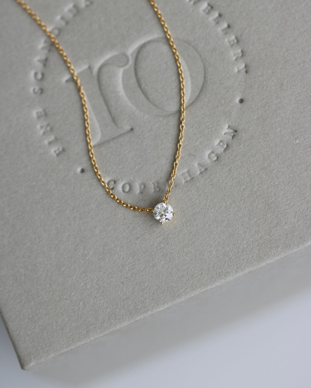 Rock Classic Floating diamant halskjede II - 18kt Gult Gull