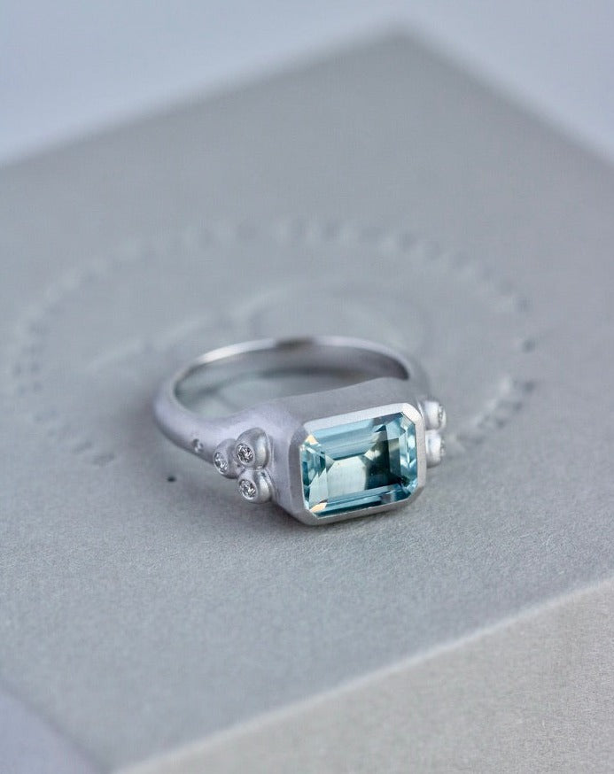 Orbit Oktagonring - 18kt Hvitt Gull