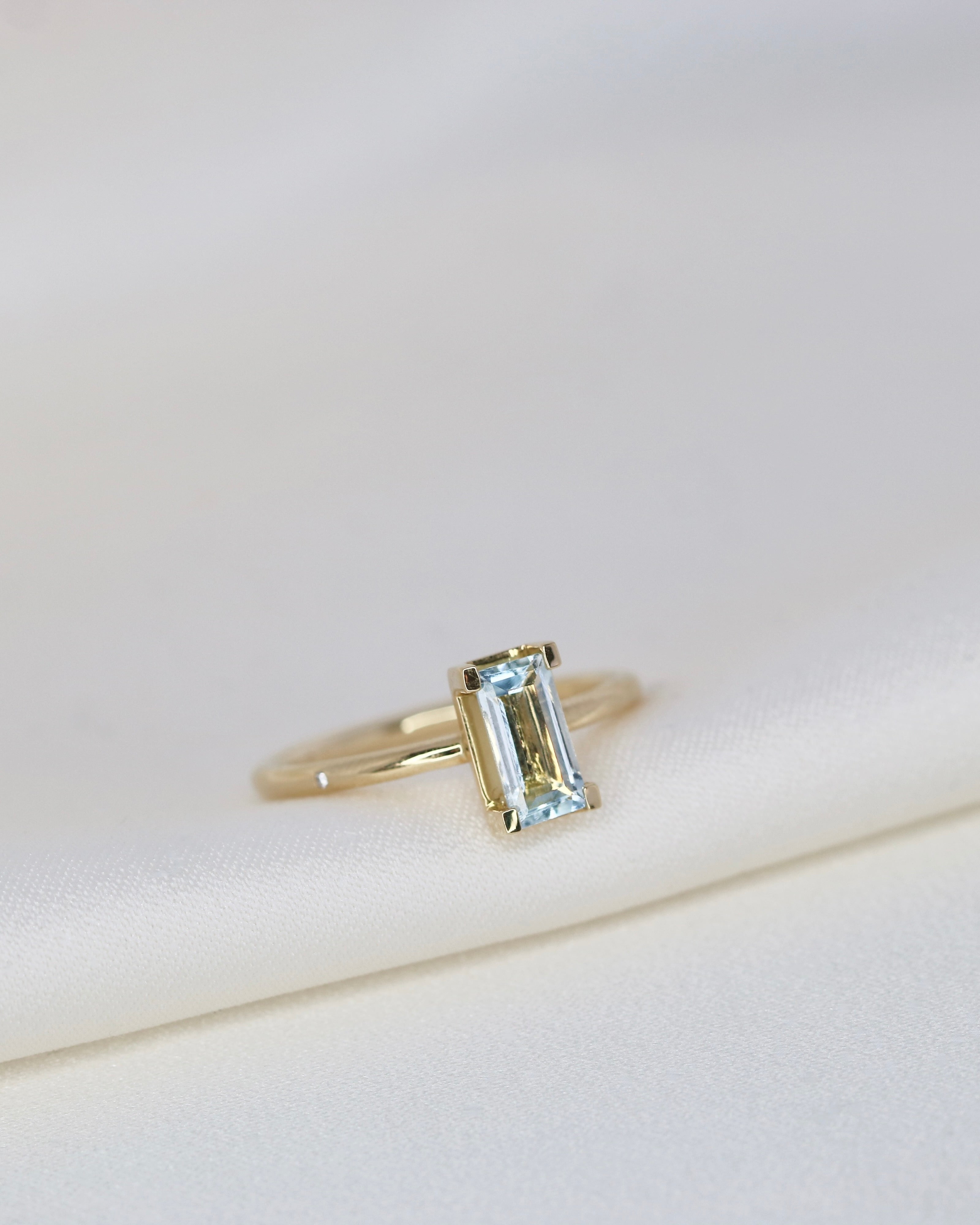 Nord Blue ring turned - 18kt Gult Gull