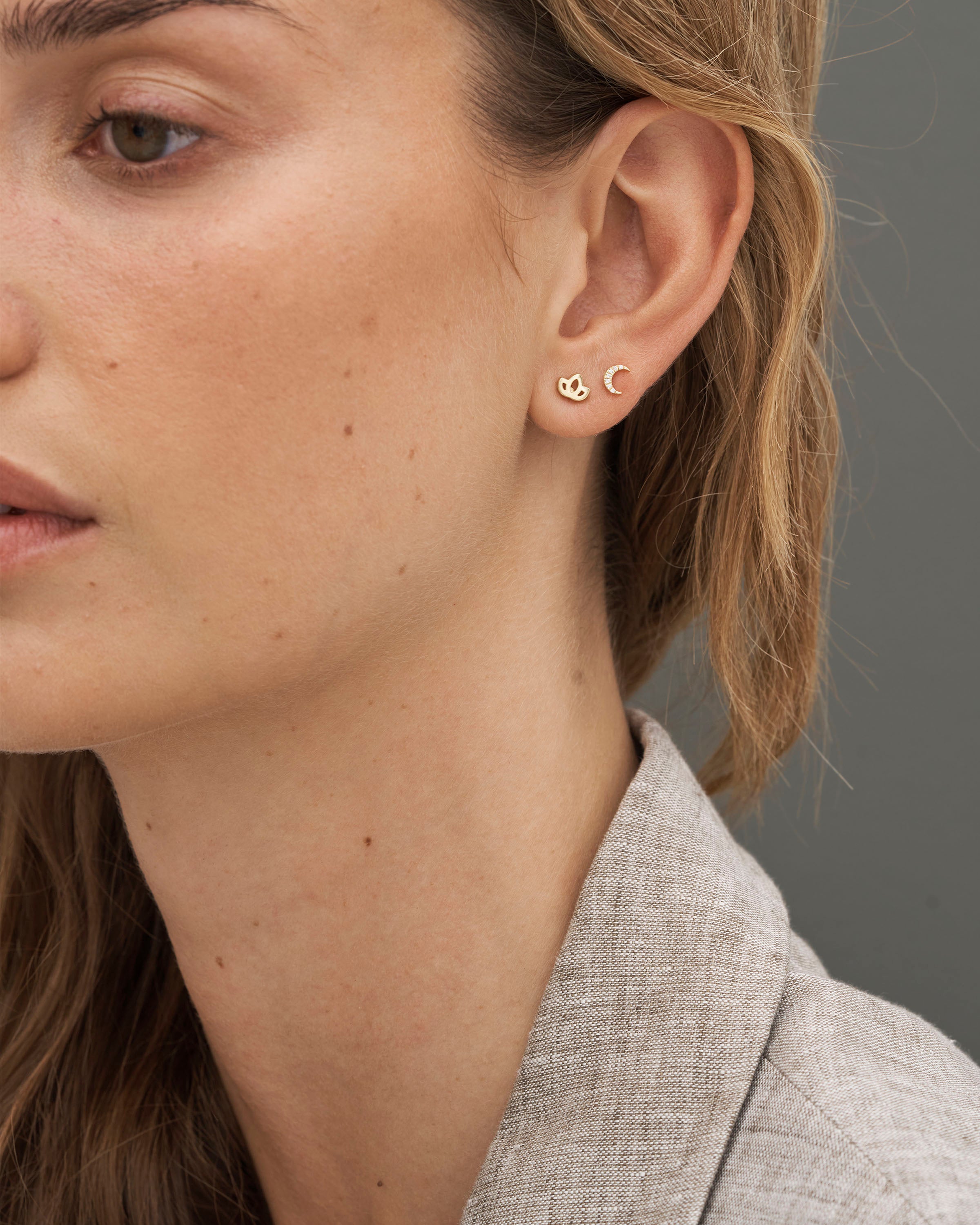 Symbols Half Moon diamantøredobb - 18kt Gult Gull
