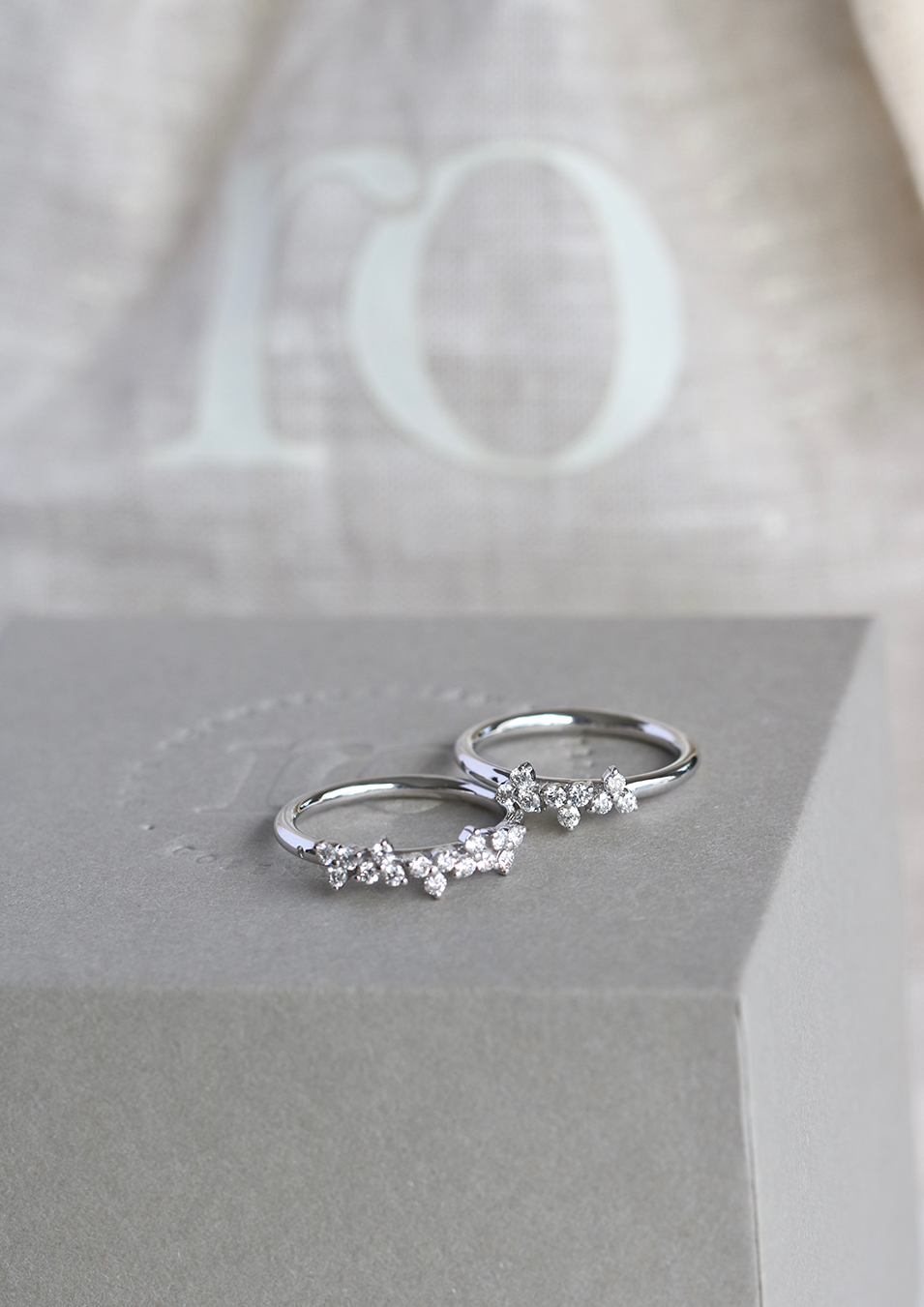 Fryd Diamantring L - 18kt Hvitt Gull