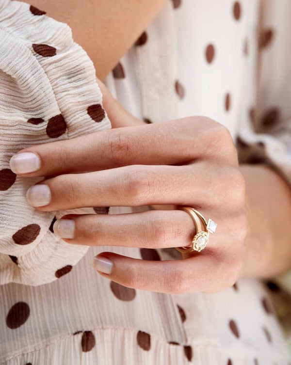 Rå Pointy Diamond Ring Turned - 18kt Yellow Gold