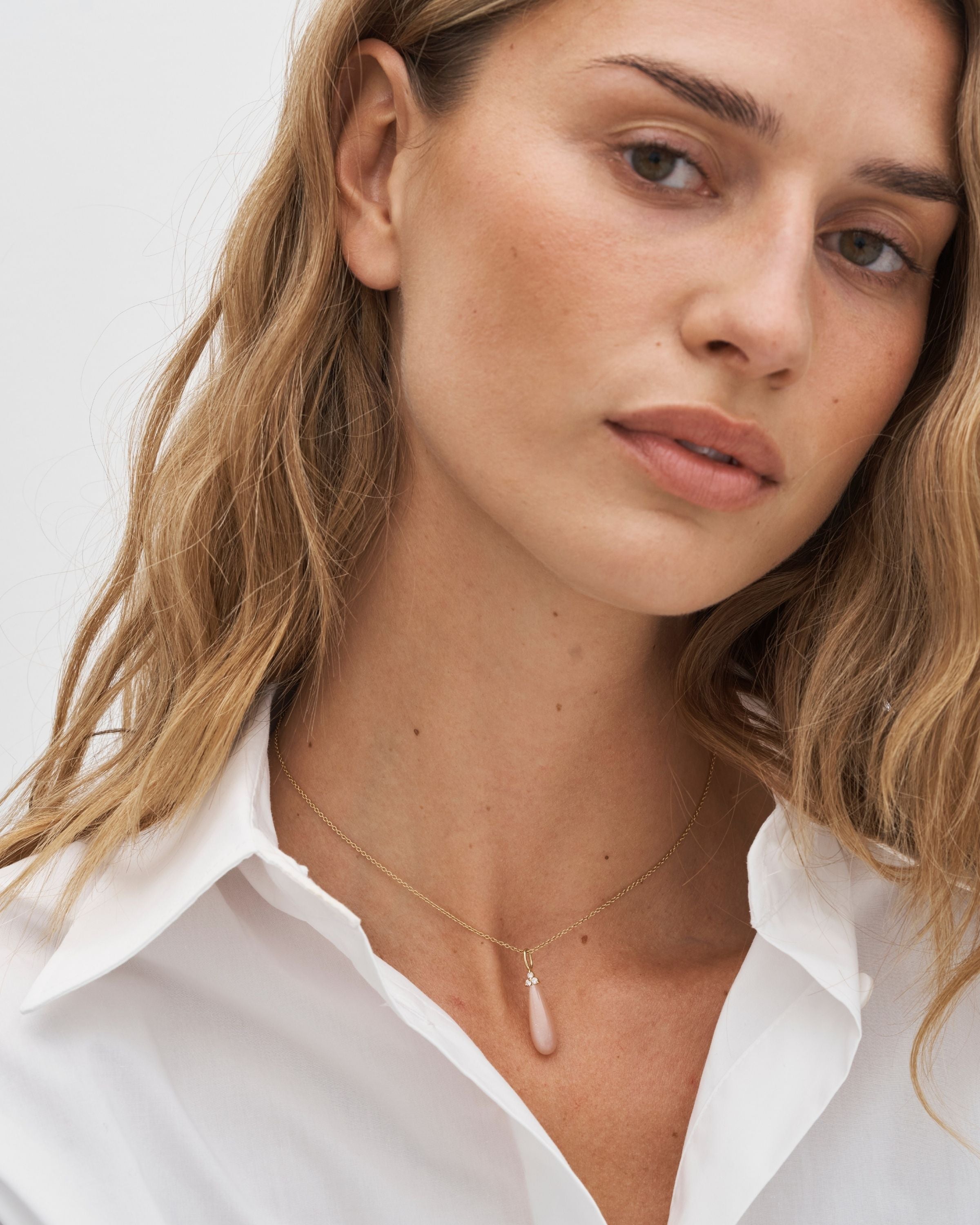 Fryd Blush Anheng - 18kt Gult Gull