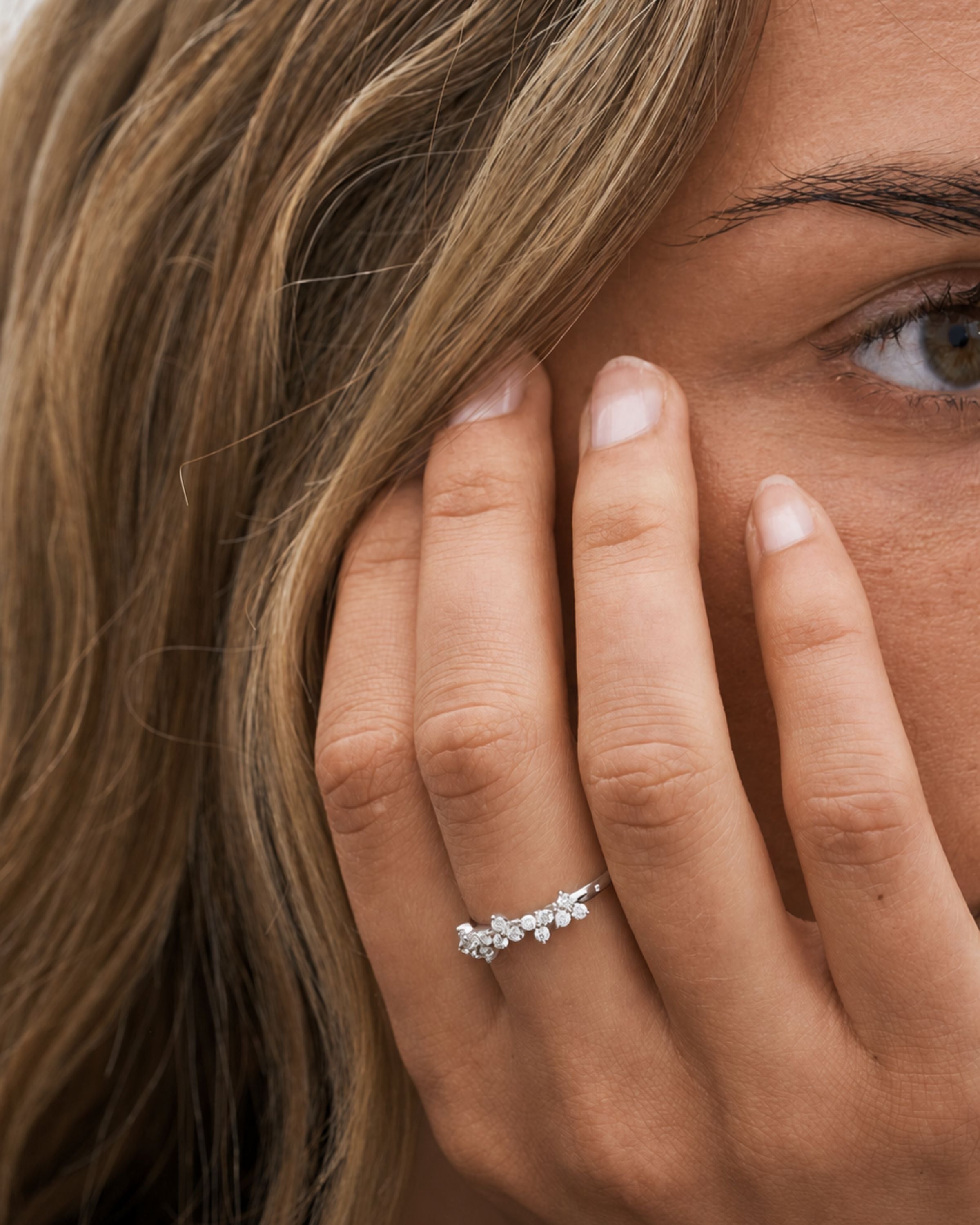 Fryd Diamantring L - 18kt Hvitt Gull