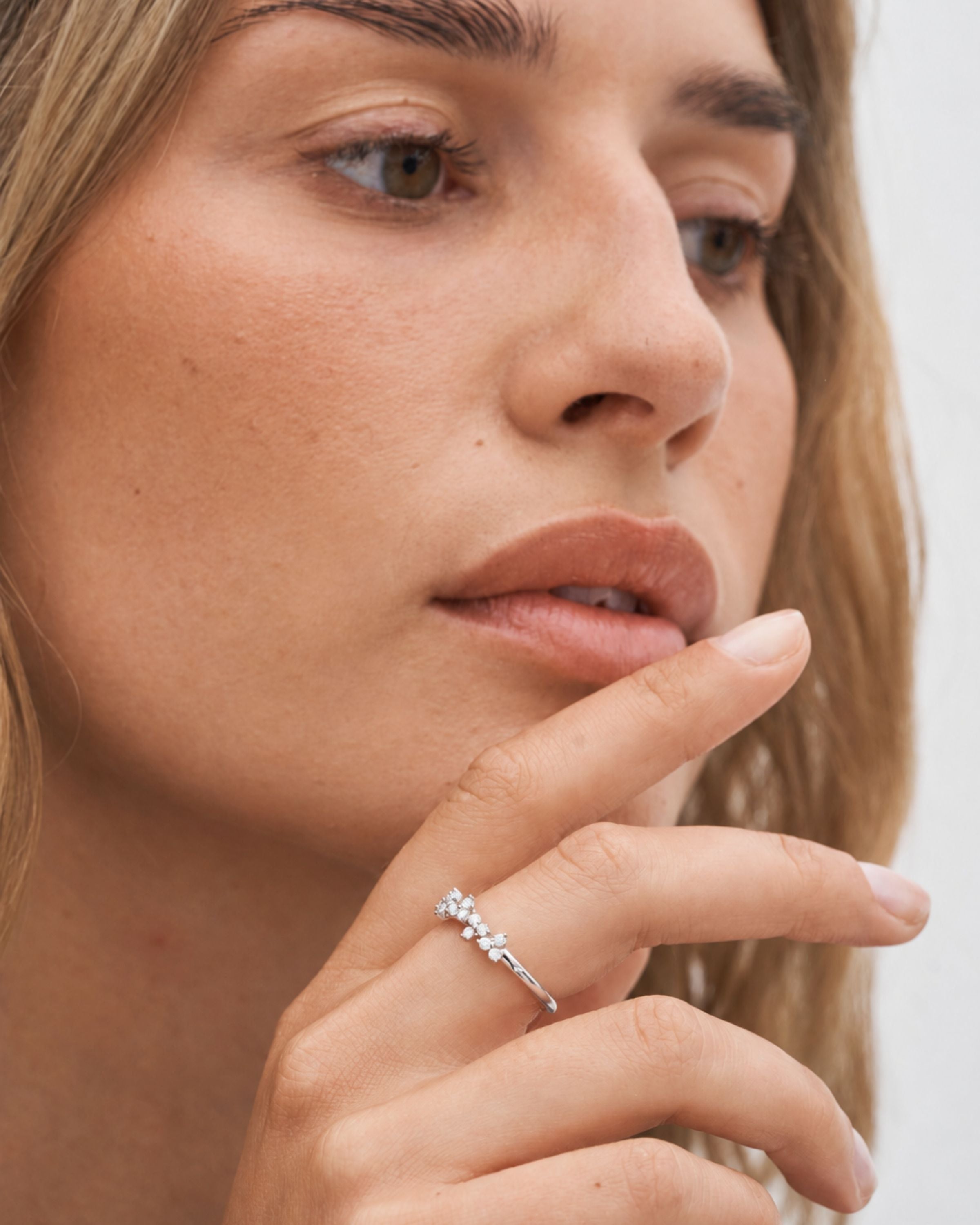 Fryd Diamantring L - 18kt Hvitt Gull