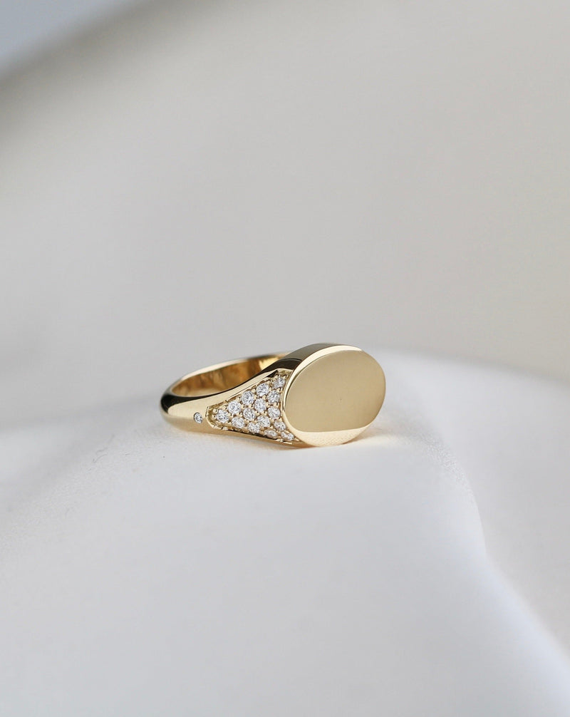 Rock Diamond Signet Ring with Back - 18kt Yellow Gold