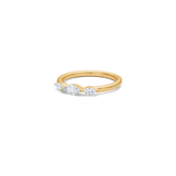 Her diamond ring - 18kt Yellow Gold