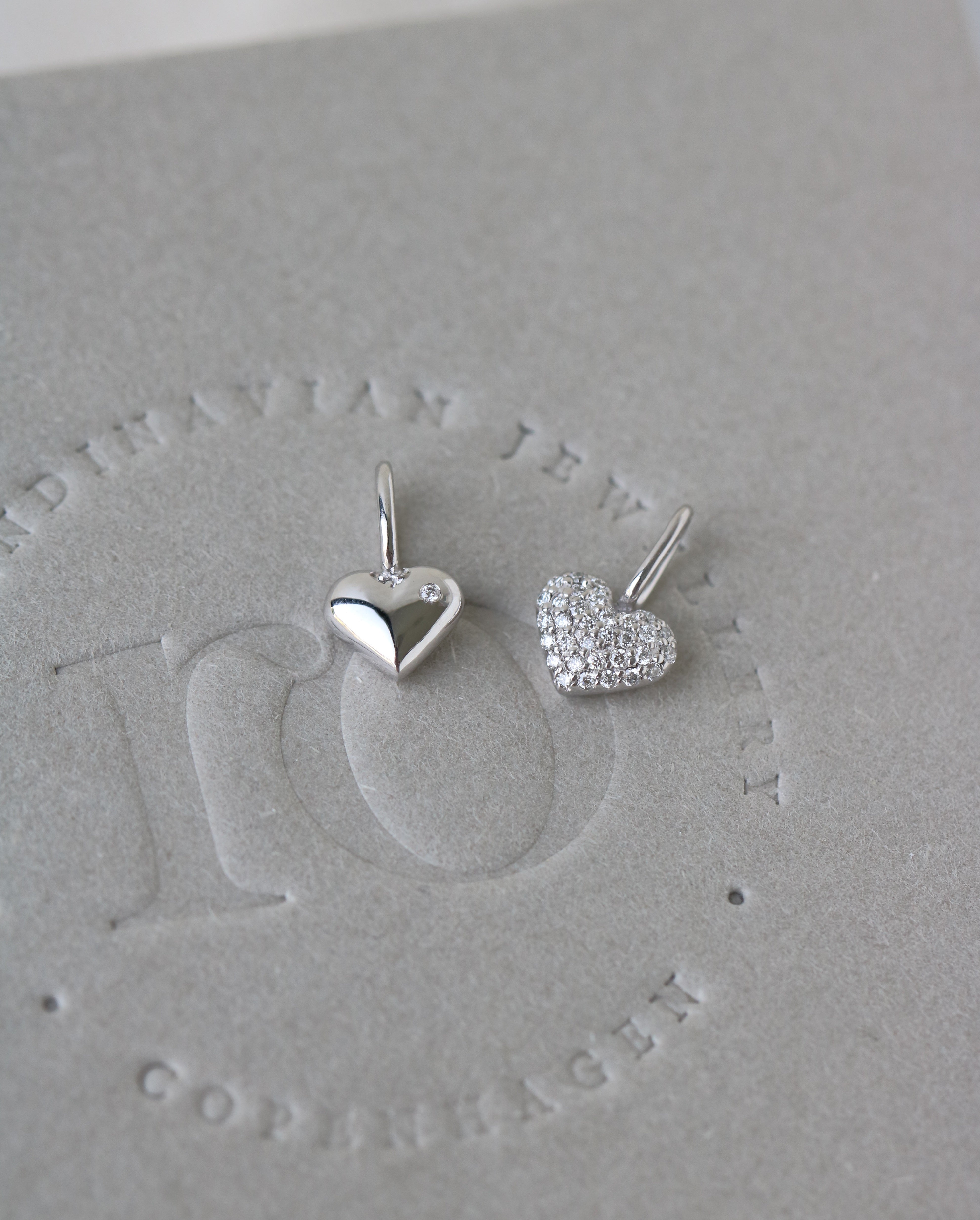 Symbols Heart Anheng - 18kt Hvitt Gull