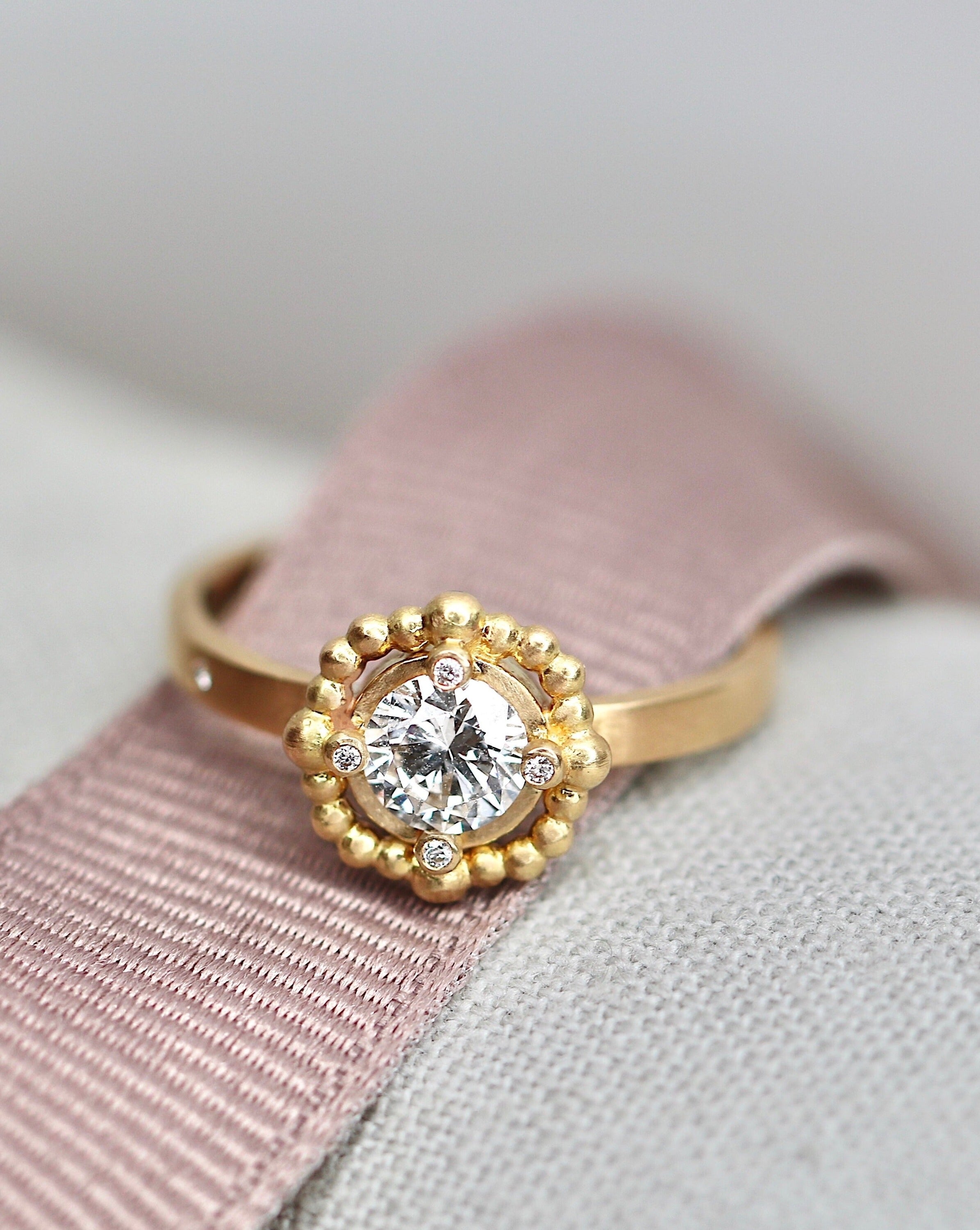 Meant to Be diamantring - 18kt Hvitt Gull