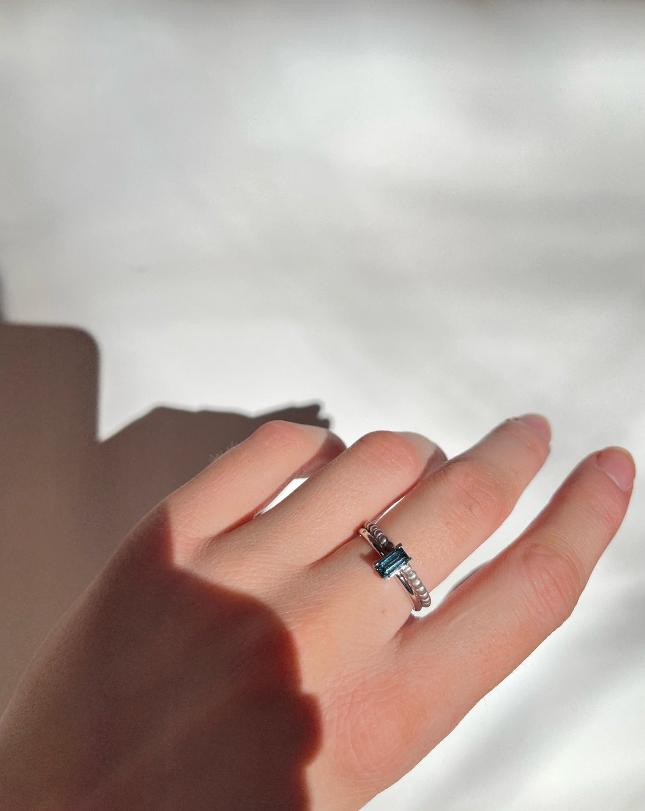 Nord London Blue Ring S Turned - 18kt Hvitt Gull