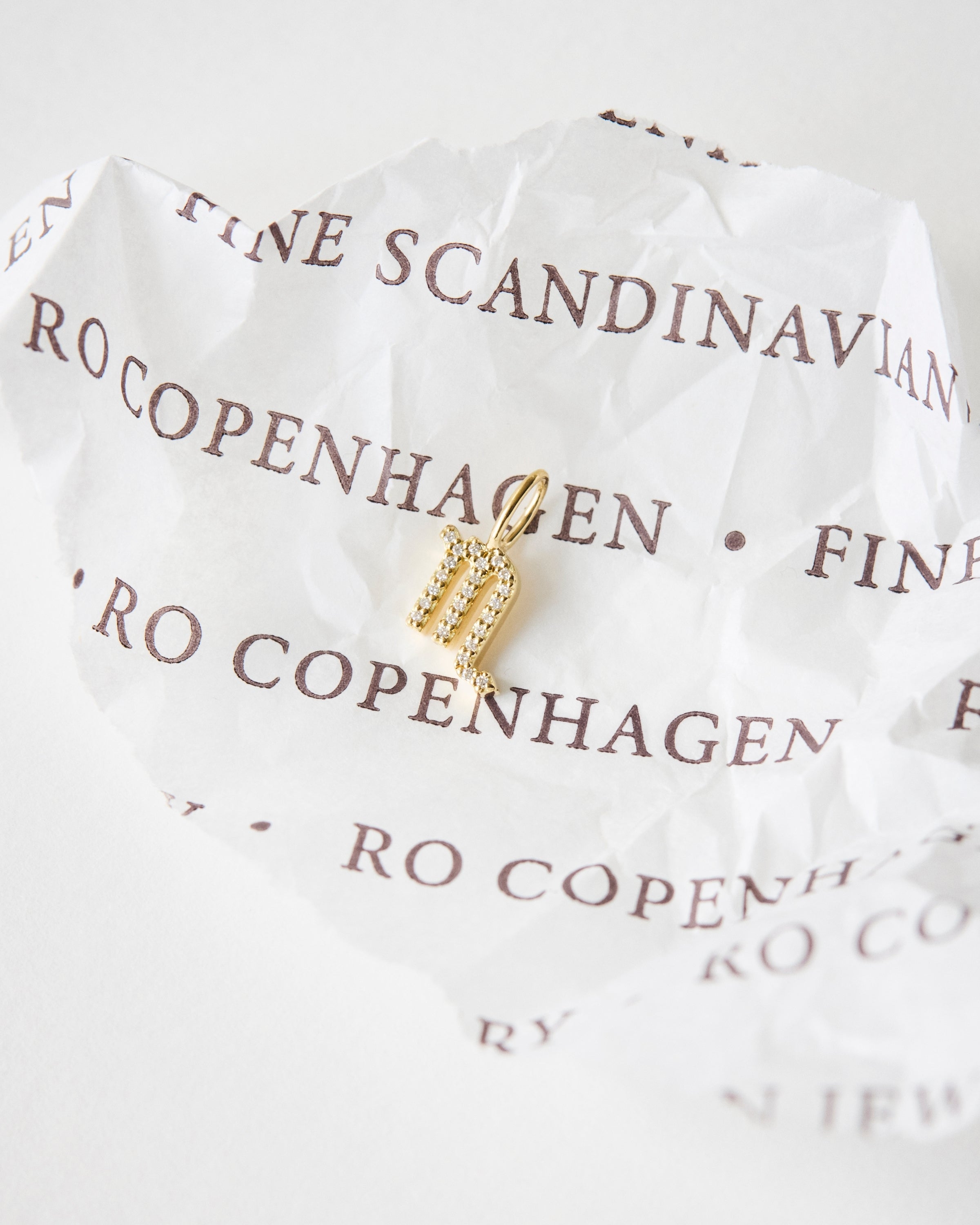 My Skorpionen Diamant Anheng - 18kt Gult Gull